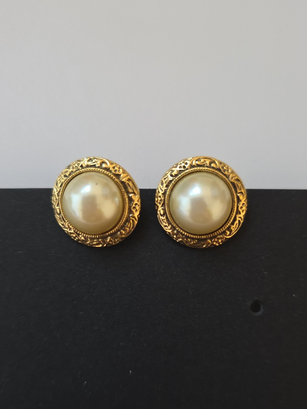 $12/3 Vintage Gold-Tone Faux Pearl Button Clip On Earrings
